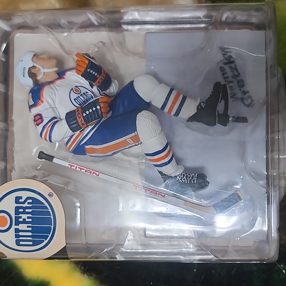 Wayne Gretzky Edmonton Oilers Action Figure - White & Blue